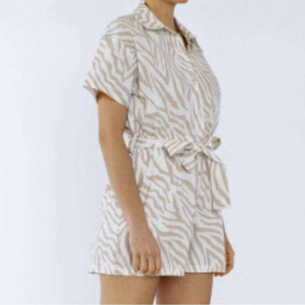 🏷️ LITA By Ciara Utility Belted Romper in Neutral Tiger Print Size Small